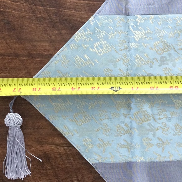 Table Runner NWT Grey on edges and silver in middle. - Picture 5 of 7